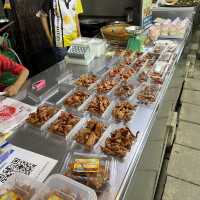 เดินเล่น ตลาดน้ำดอนหวาย ของอร่อยกลับบ้านเพียบ