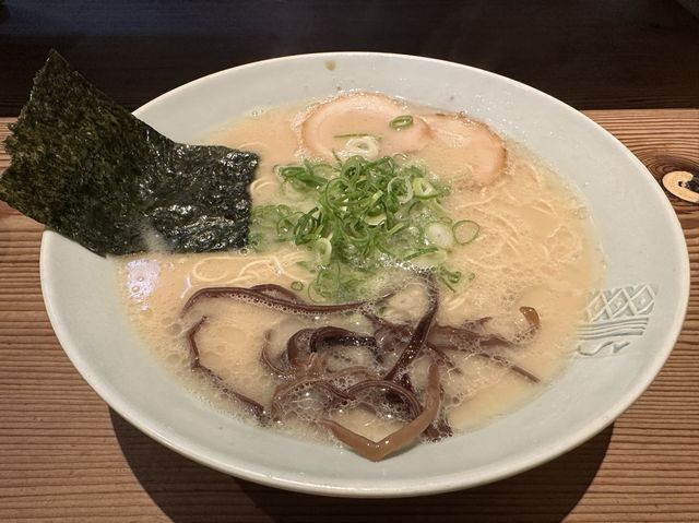 福岡・名島。『博多 濃麻呂 名島橋店』のとんこつラーメン。