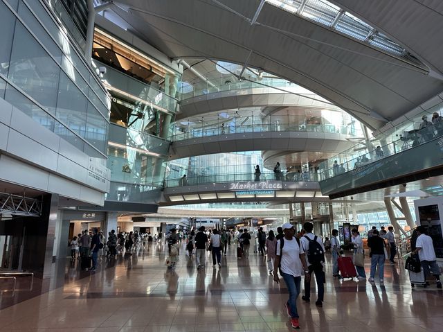 東京・羽田空港第2ターミナル。搭乗までの楽しみな時間を演出する『マーケットプレイス』