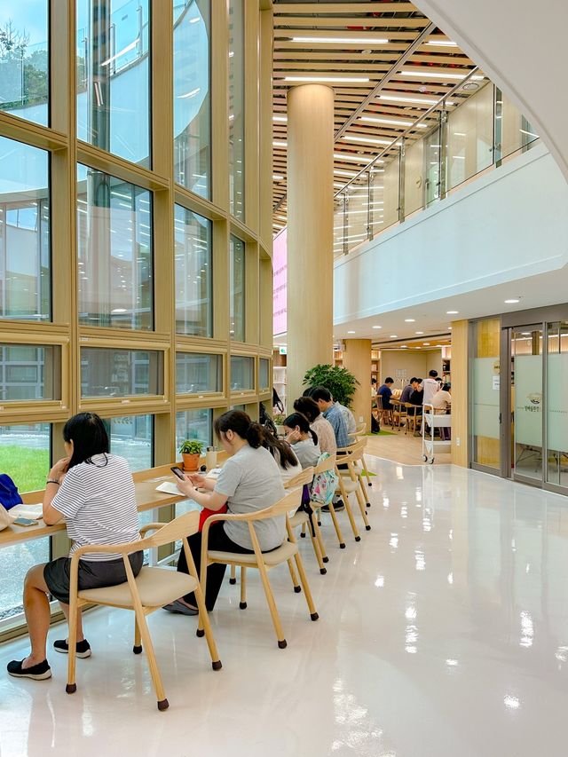 요즘 떠오르는 핫플 서초구립방배숲환경도서관📚