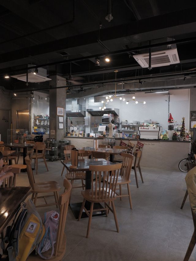 屯門友聚腳Cafe，CP值高的🦀蟹膏意粉 