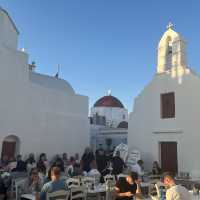 越夜越多人的希臘渡假島嶼Mykonos