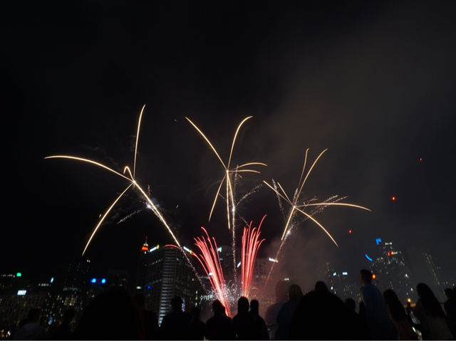 🎆悉尼達令港：海灣煙火秀，多元化娛樂🎆