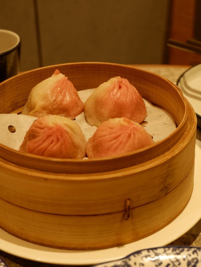 「屯門上海菜，蟹粉年糕和油爆蝦出色」