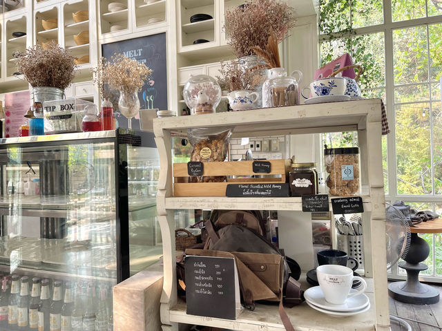 Melt In Your Mouth ร้านสวยริมแม่น้ำกก จ.เชียงราย