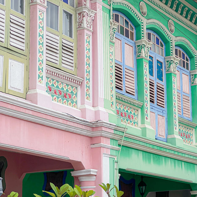 Colorful Peranakan Houses: Joo Chiat's Charm