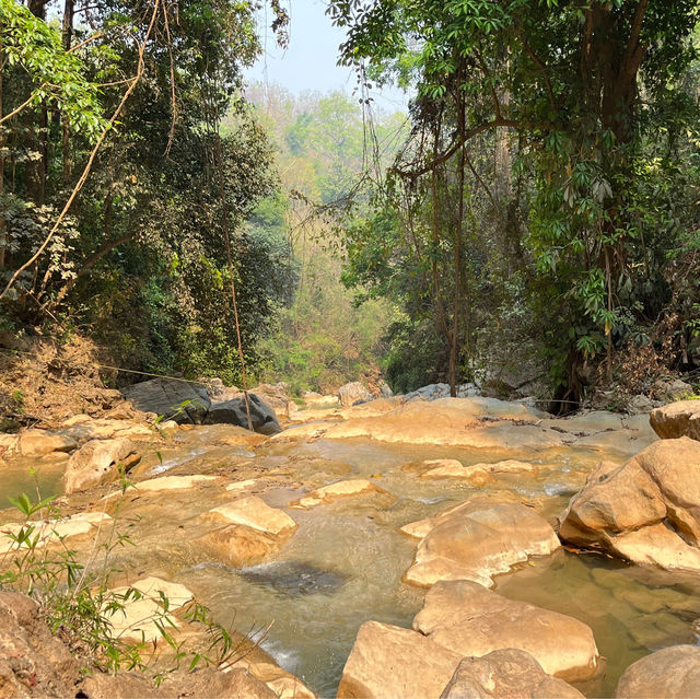 เที่ยวเมืองรอง ลำพูน น้ำตกก้อหลวง สวยตาแตก
