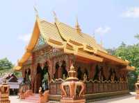 ชมโบสถ์ไม้แกะสลัก วัดเขาชวัง