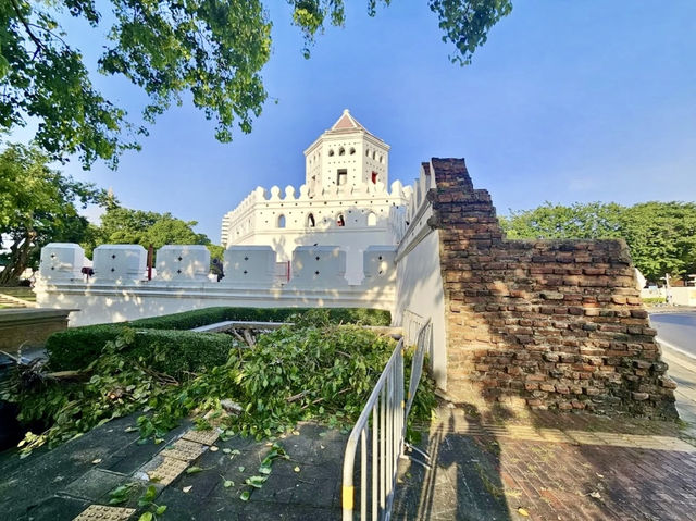 Phra Sumen Fort