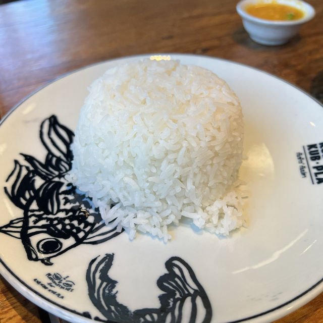 깔끔한 방콕 현지 레스토랑,KUB KAO KUB PLA