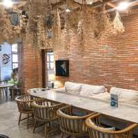 THE SUMMER HOUSE | คาเฟ่ริมน้ำ สไตล์ฟิวชั่น