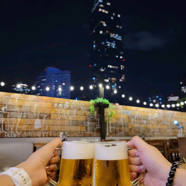 ร้านนั่งชิว Heights.BKK ชมวิวตึกมหานครและรถไฟฟ้า