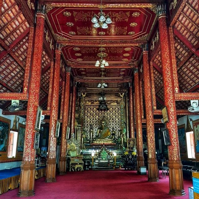 วัดพระสิงห์ กราบสักการะพระพุทธสิหิงค์(พระสิงห์)