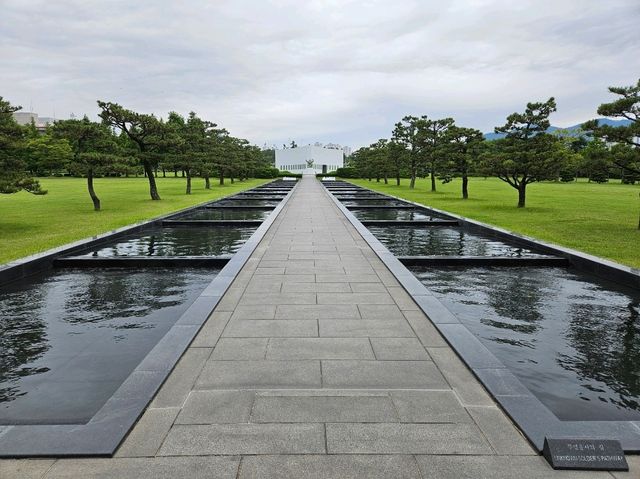 The visit to UN Memorial Cemetery in Busan