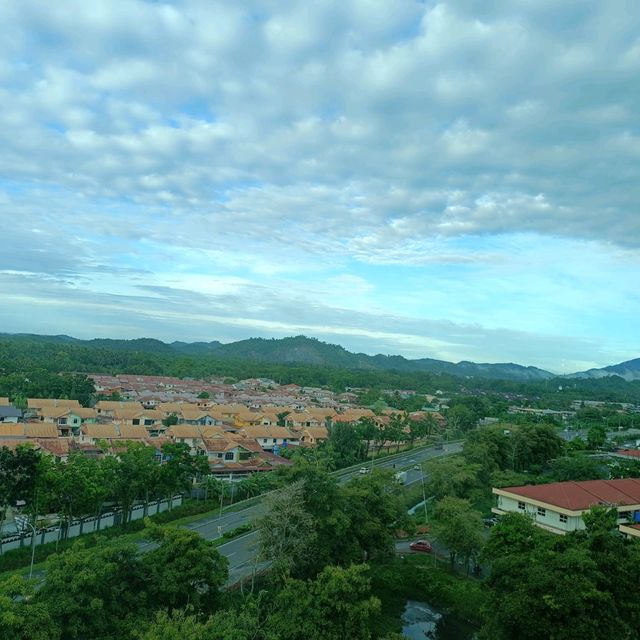 Lahad Datu 拿笃，My Inn Hotel 景观有山有海