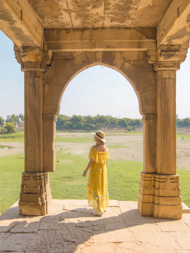 Sarkhej Roza ศูนย์อารยธรรมเก่าแก่แห่ง Ahmedabad