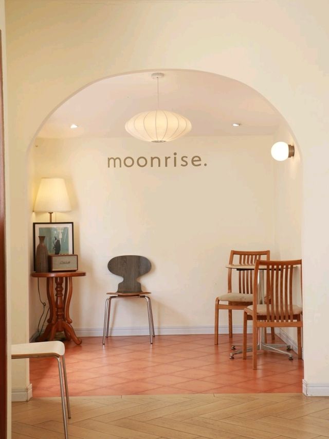 เที่ยวคาเฟ่มินิมอล Moonrise