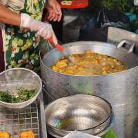 ถนนคนเดินวัวลาย:Wua Lai Walking Street 