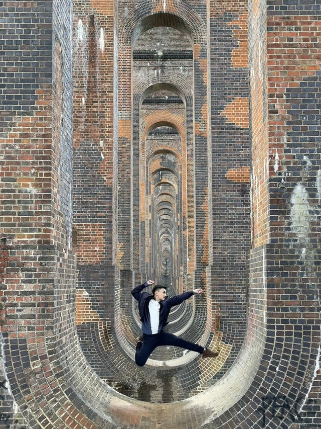 An “infinity” viaduct down South of London