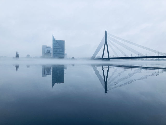 裡加打卡位：陰天下的道加瓦河，大推