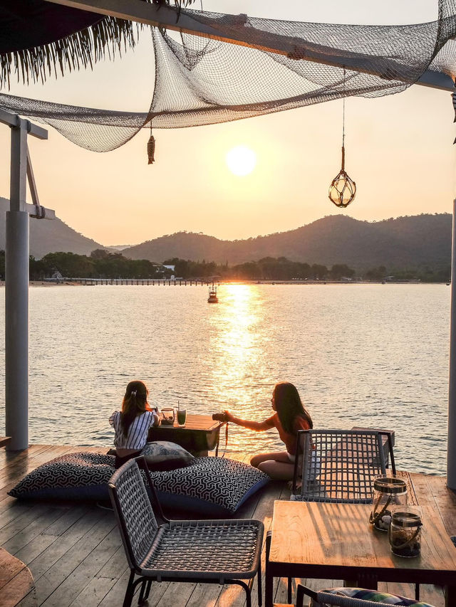 จิบค็อกเทลชม Sunset สุดโรแมนติกที่ Kept Pier Cafe
