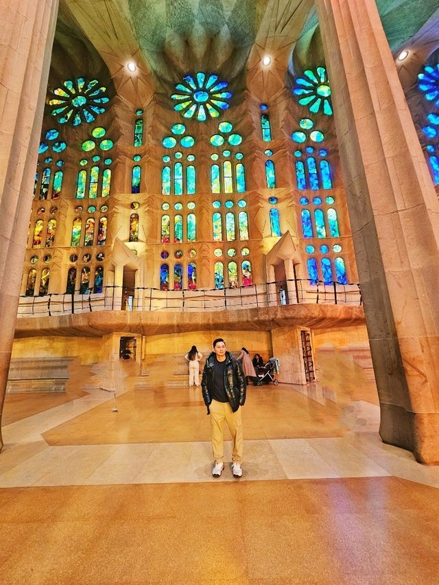 Exploring Basílica de la Sagrada Família: Gaudí’s Iconic Masterpiece