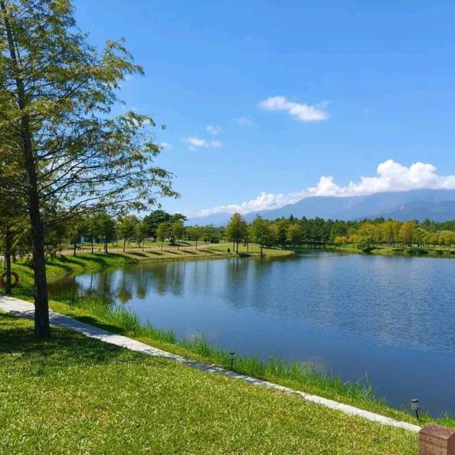 超美湖山，喝星巴克遊玩山水