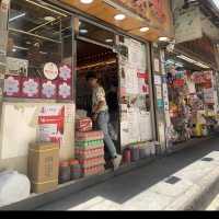 在石板街與嘉咸街探索老香港