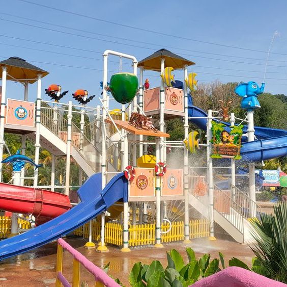 BUKIT MERAH LAKETOWN WATERPARK