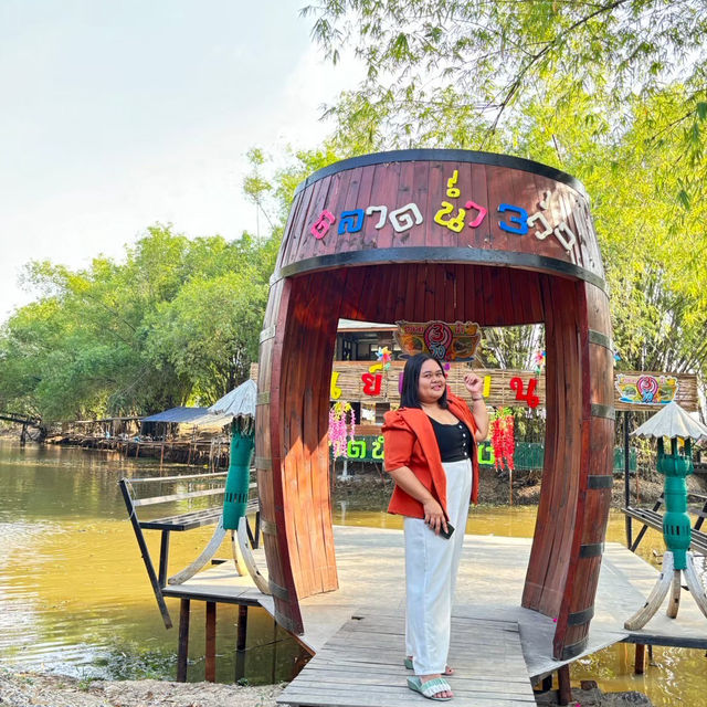 ตลาดน้ำสามวัง พนัสนิคมชลบุรี