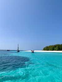 Zanzibar Bliss: Sun, Sea and Sassy Dolphins at Mnemba Island! 
