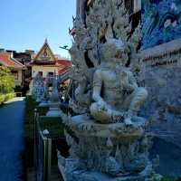 เที่ยววัดสวยใจกลางเมือง เก่าแก่กว่า 250 ปี