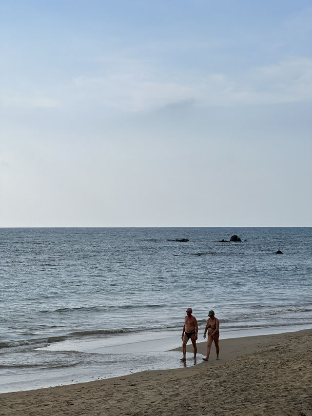 • หาดนางทอง • ชมหาดทรายดำเมืองพังงา