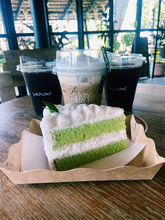  คาเฟ่ทุ่งดอกไม้ : Lapuné Cafe and Scene