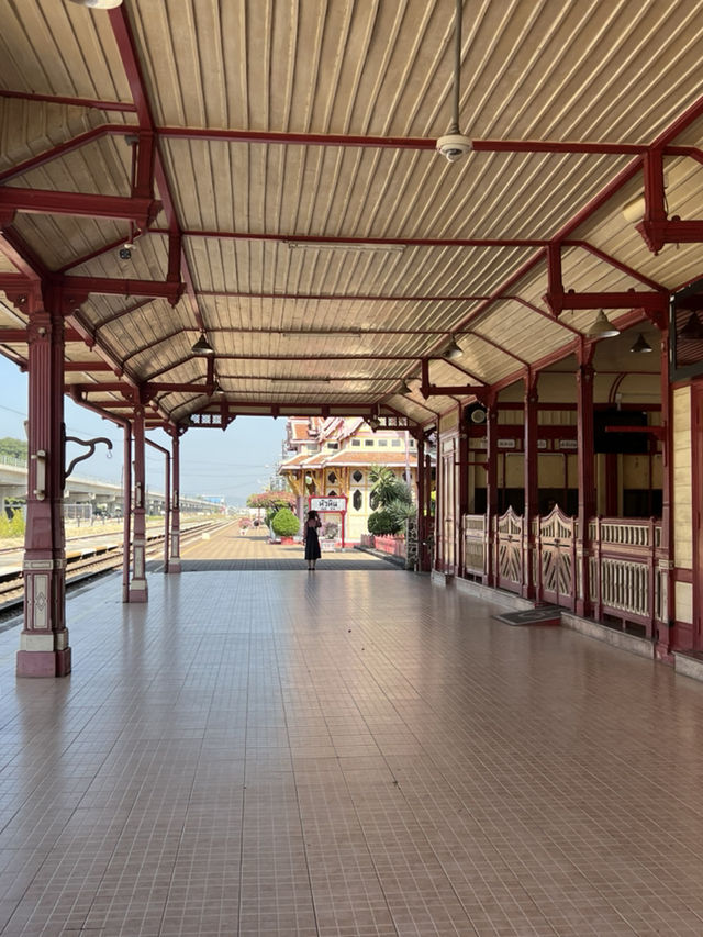 เดินเที่ยวถ่ายรูปที่ สถานีรถไฟหัวหิน🚂