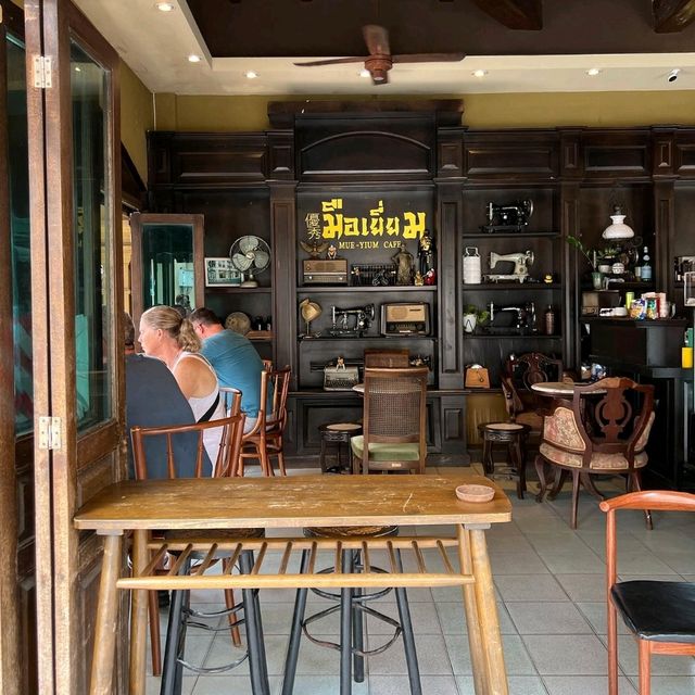 มือเยี่ยม Phuket Old Town Cafe 