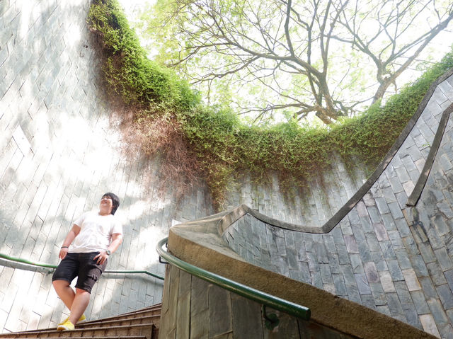เดินเล่นในสวนที่ Fort Canning Park