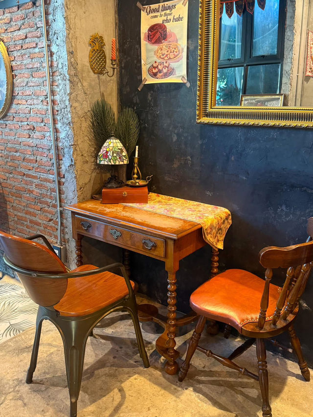 Niyom Chomchob Cafe