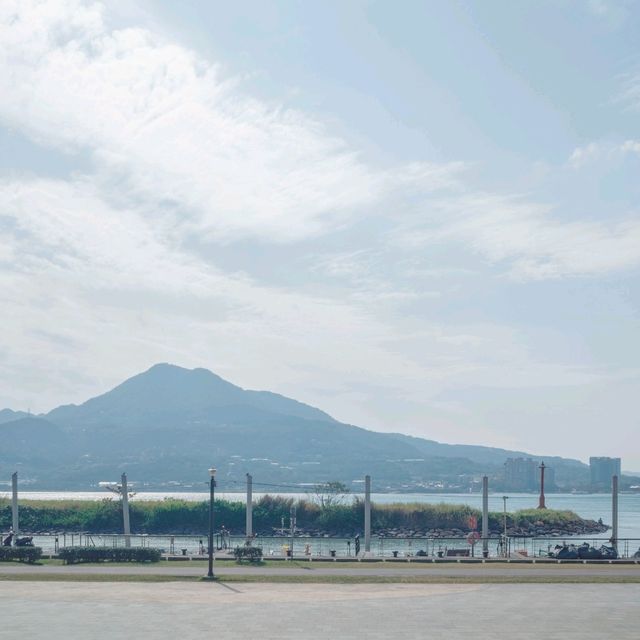 단수이 강을 따라 조성된 아름다운 강변