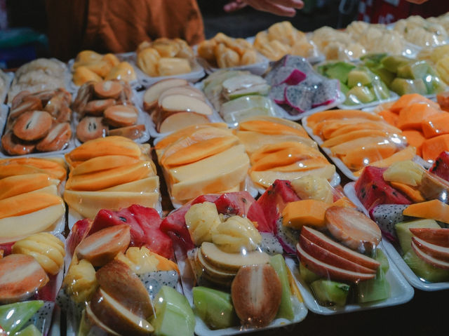 เดินเที่ยวตลาดมืดหลวงพระบาง สปป.ลาว 