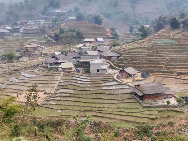 到Lao Chai村徒步5公里