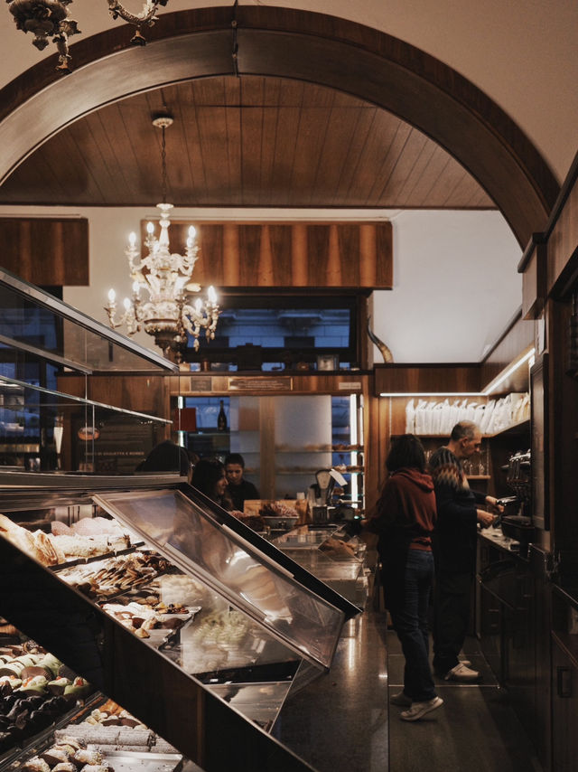 跟著人潮誤闖百年糕點店 Pasticceria Barini