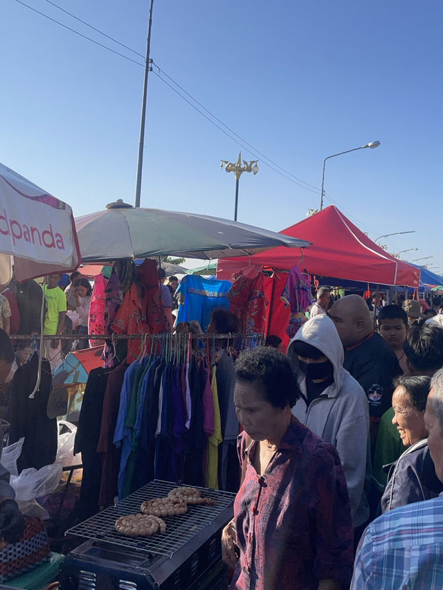 ตลาดนัดไทยลาวธาตุพนม