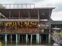 ร้านอาหารซีฟู้ดบนกะชังในเมืองกระบี่ 