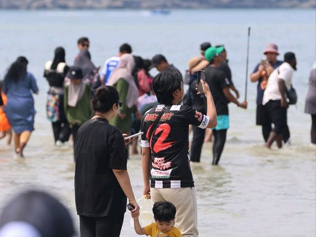 The Ebbing Water Phenomenon on Pangkor Island