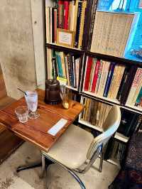 A Cozy Café with Delicious Curry – MOKUBAZA