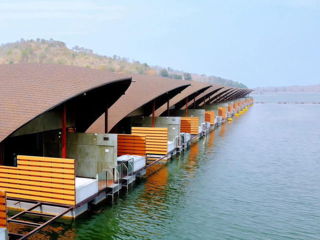 นอนแพริมน้ำแบบ luxury ในเขื่อนศรีนครินทร์