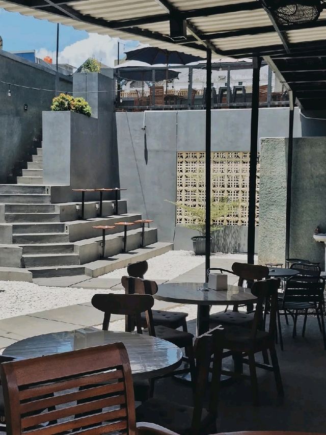 LOYALATTE COFFEE & EATERY