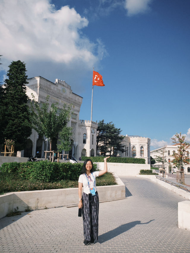 Spring Strolls in Istanbul: A Blooming City Escape 🌸🕌