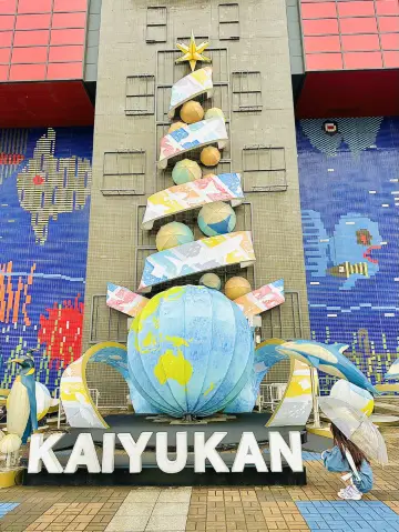 If you're traveling to Osaka, you must visit <Kaiyukan Aquarium> 